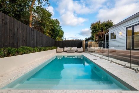 Photo of property in 15 Edward Street, Riverhead, 0820