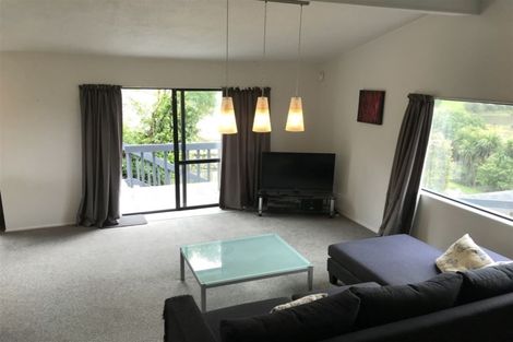 Photo of property in 2/9a Kitewao Street, Northcote, Auckland, 0627