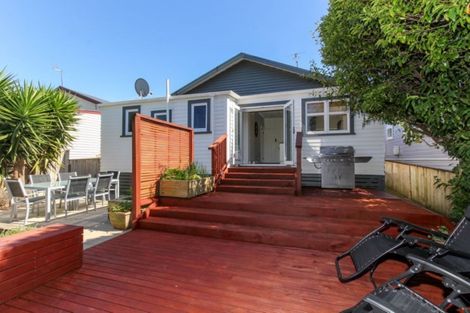 Photo of property in 11 Bulteel Street, New Plymouth, 4310