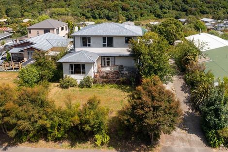 Photo of property in 147 Waikawa Road, Picton, 7220