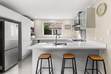Photo of property in 2 Main Street, Hospital Hill, Napier, 4110