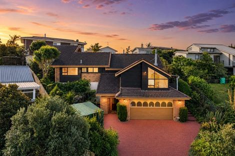 Photo of property in 15 Da Vinci Place, West Harbour, Auckland, 0618