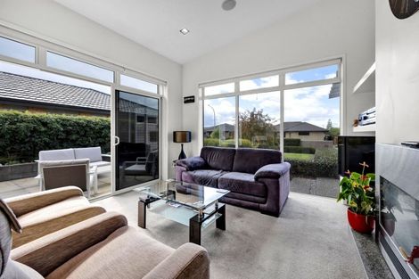 Photo of property in 27 Montague Grove, Stratford, 4332