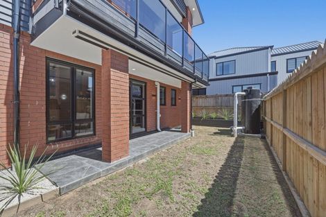 Photo of property in 716c Massey Road, Mangere, Auckland, 2022