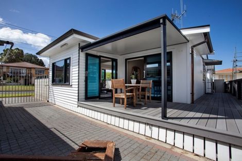 Photo of property in 48 Pitau Road, Mount Maunganui, 3116