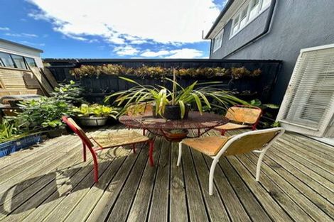 Photo of property in 1090 Great North Road, Point Chevalier, Auckland, 1022