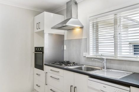 Photo of property in 12 Albert Road, Kelston, Auckland, 0602