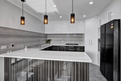 Photo of property in 6 Frederick Place, Whalers Gate, New Plymouth, 4310