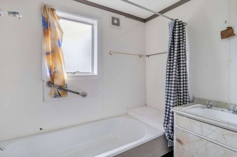 Photo of property in 3 Wharf Street, Castlecliff, Whanganui, 4501