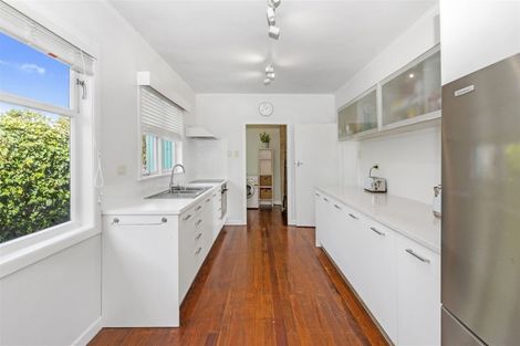 Photo of property in 1/2 Yeovil Road, Te Atatu Peninsula, Auckland, 0610