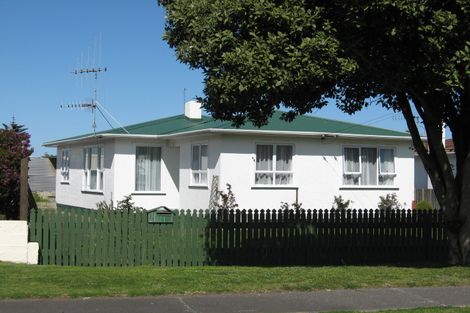 Photo of property in 64 Manuka Street, Castlecliff, Whanganui, 4501