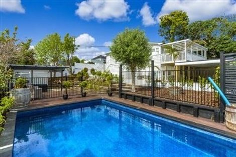 Photo of property in 12 Moore Street, Hillcrest, Auckland, 0627