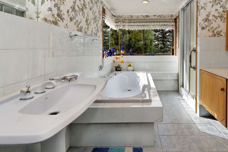 Photo of property in 4a Roland Hill, Glen Eden, Auckland, 0602