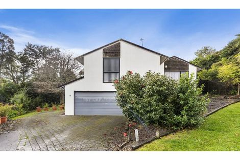Photo of property in 19 Palmetto Place, Goodwood Heights, Auckland, 2105