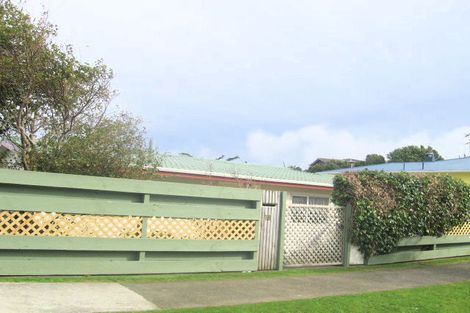 Photo of property in 18 Cypress Drive, Maungaraki, Lower Hutt, 5010