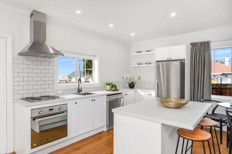 Photo of property in 27 Isadore Road, Saint Clair, Dunedin, 9012