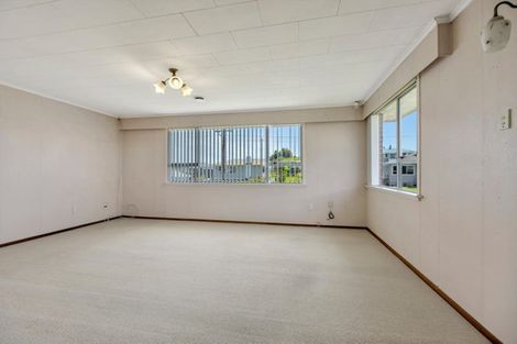 Photo of property in 6 Rospeath Crescent, Spotswood, New Plymouth, 4310