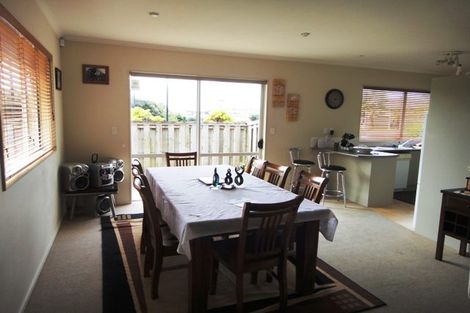 Photo of property in 1 Carnelian Court, Westgate, Auckland, 0614