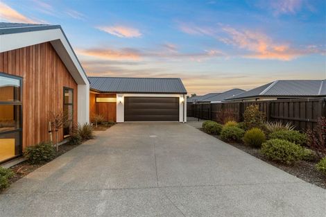 Photo of property in 17 Angus Place, Rangiora, 7400