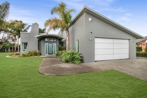 Photo of property in 37 Lothian Brae, Wattle Downs, Auckland, 2103