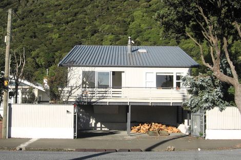 Photo of property in 71 Oroua Street, Eastbourne, Lower Hutt, 5013