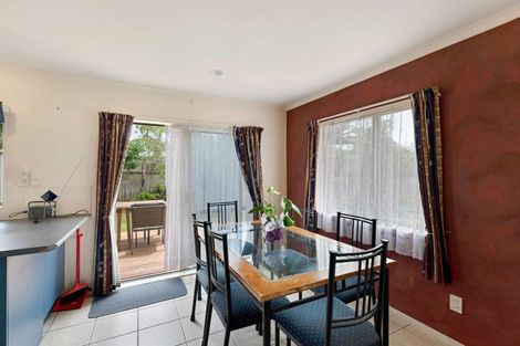 Photo of property in 18 Liddesdale Place, Papakura, 2110