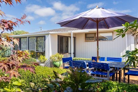 Photo of property in 52 Andrew Street, Waikanae, 5036