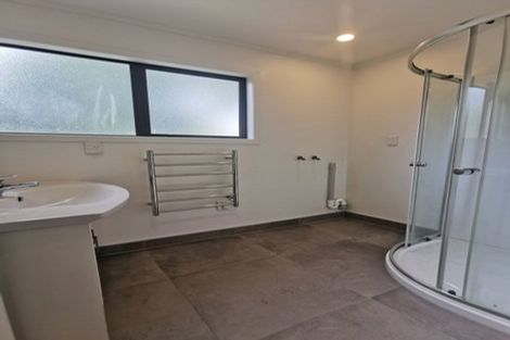 Photo of property in 1/2 Griffiths Place, Te Atatu South, Auckland, 0610