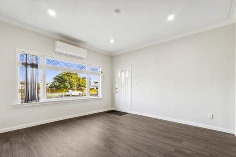 Photo of property in 22 Ranfurly Road, Papatoetoe, Auckland, 2104