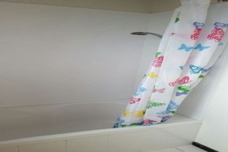 Photo of property in 1 Cabello Place, Unsworth Heights, Auckland, 0632