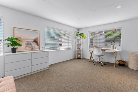 Photo of property in 2/85 Sylvan Avenue, Northcote, Auckland, 0627