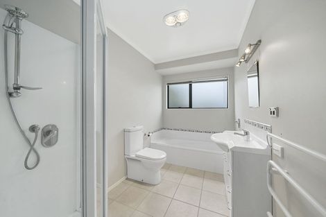 Photo of property in 71 Guildford Drive, Paraparaumu, 5032