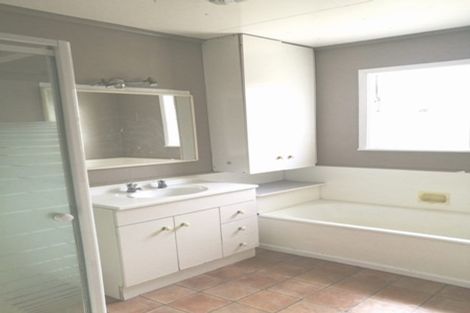 Photo of property in 2/3 Bruce Road, Glenfield, Auckland, 0629