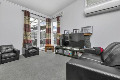 Photo of property in 38 Maui Pomare Street, Blockhouse Bay, Auckland, 0600