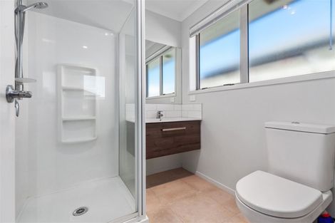 Photo of property in 10 Oka Street, Papamoa Beach, Papamoa, 3118