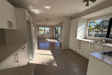 Photo of property in 147 Botany Road, Botany Downs, Auckland, 2010