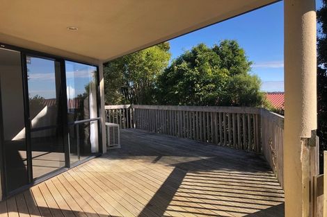 Photo of property in 5 Goldfinch Rise, Unsworth Heights, Auckland, 0632