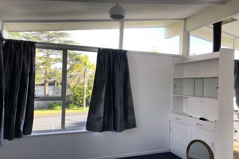 Photo of property in 51 Normanton Street, Glenfield, Auckland, 0629