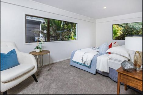 Photo of property in 1/24 Sandown Road, Rothesay Bay, Auckland, 0630