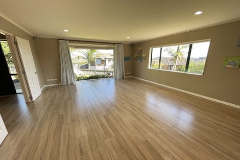 Photo of property in 26 Ballymore Drive, Pinehill, Auckland, 0632