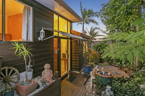 Photo of property in 2/23 Gwenand Place, Botany Downs, Auckland, 2010