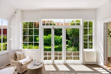 Photo of property in 28 Fitzroy Road, Bluff Hill, Napier, 4110