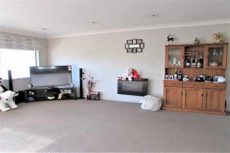 Photo of property in 15 Speldhurst Grove, Stokes Valley, Lower Hutt, 5019