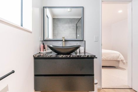 Photo of property in 1/10 Abergeldie Way, Cambridge, 3434