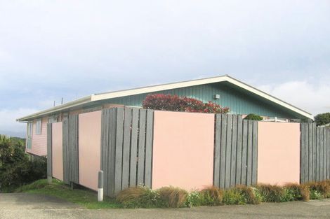 Photo of property in 22 Cypress Drive, Maungaraki, Lower Hutt, 5010