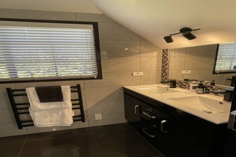 Photo of property in 5a Paparoa Road, Cockle Bay, Auckland, 2014