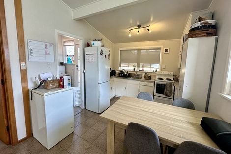 Photo of property in 81 Edmonton Road, Henderson, Auckland, 0612