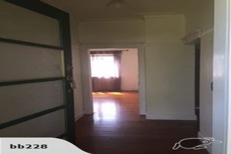 Photo of property in 39 Queen Street, Northcote Point, Auckland, 0627