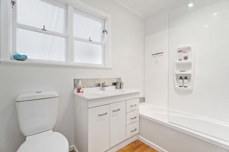 Photo of property in 1/16 Weldene Avenue, Glenfield, Auckland, 0629