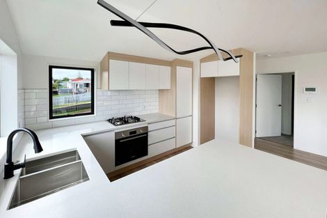 Photo of property in 20a Pipitea Place, Massey, Auckland, 0614